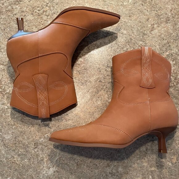 Amazon Shoes - Western Faux Leather Tan Kitten Heel Boots Size 7